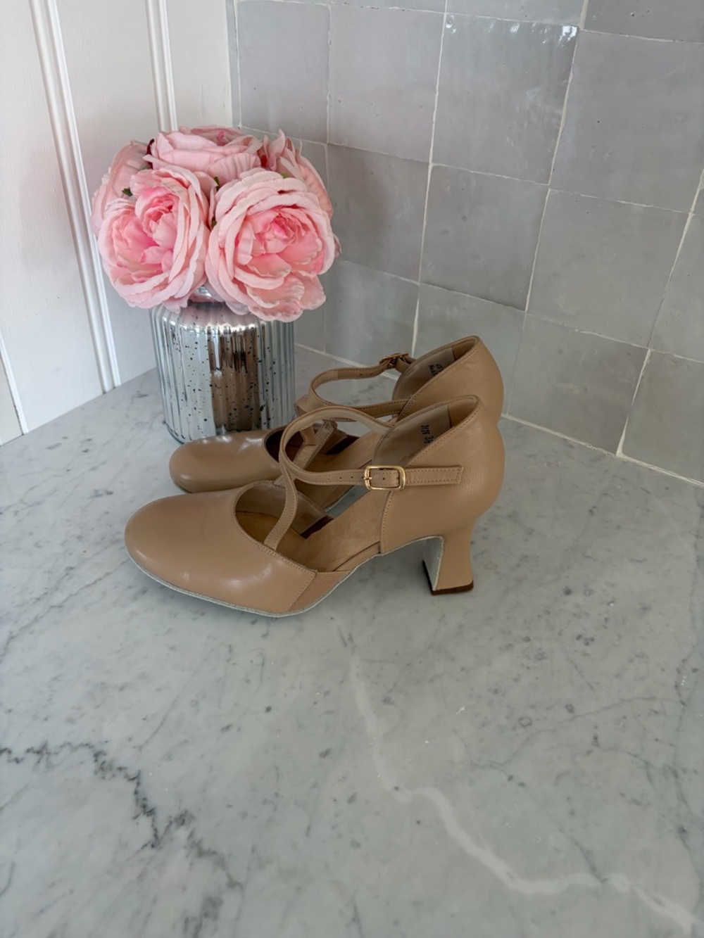 LaDuca Alexis 3” NWT Beige Size 8.5-9-9.5